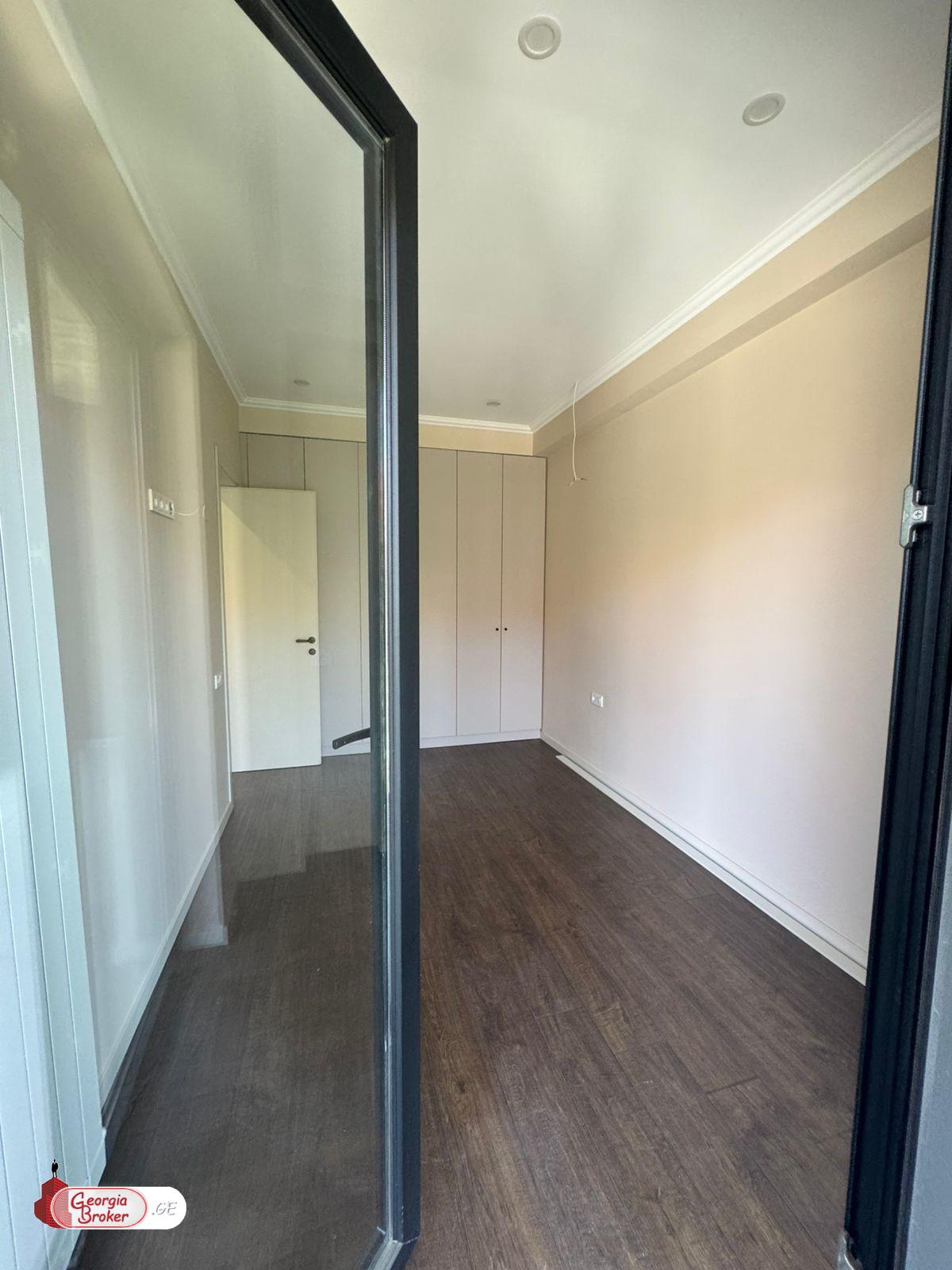 იყიდება ახალი გარემონტებული 2 ოთახიანი ბინა